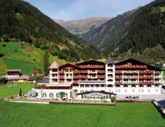 Wellness und Relax Hotel Milderer Hof Aussenansicht des Wellness und Relax Hotels Milderer Hof im Sommer