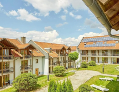 Aussenansicht im Innenhof des Hotels Sonnenhof - Tante ALMA´s Sommerfrische